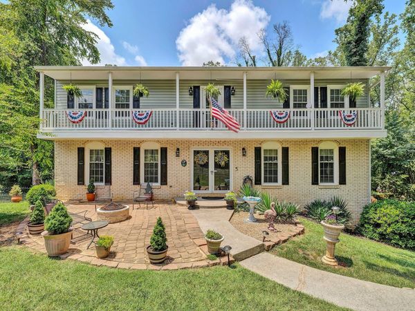 1005 Chestnut Mountain DR, Vinton, VA 24179