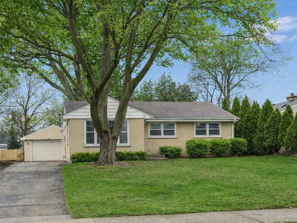 26 S Rohlwing Road , Palatine, IL 60074