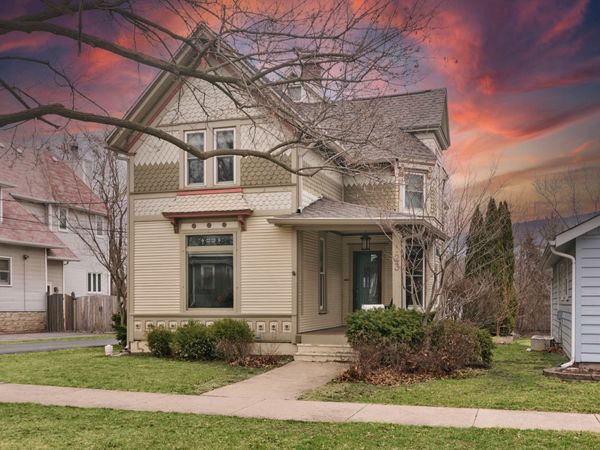 123 Raymond Avenue, Barrington, IL 60010