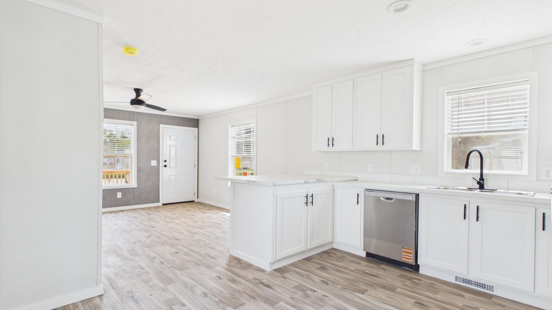 2490 Carolina 311 Photo 7