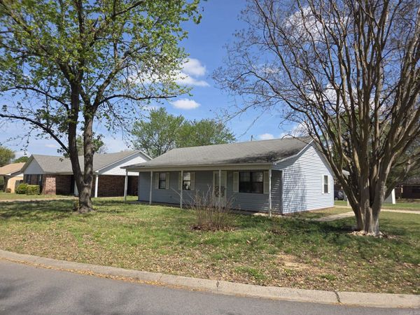 102 N Sawmill Road, Searcy, AR 72143