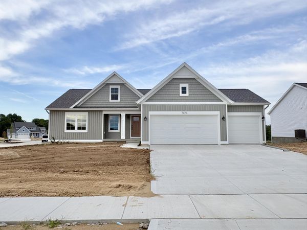 7070 Kettle Dale Avenue SE, Alto, MI 49302