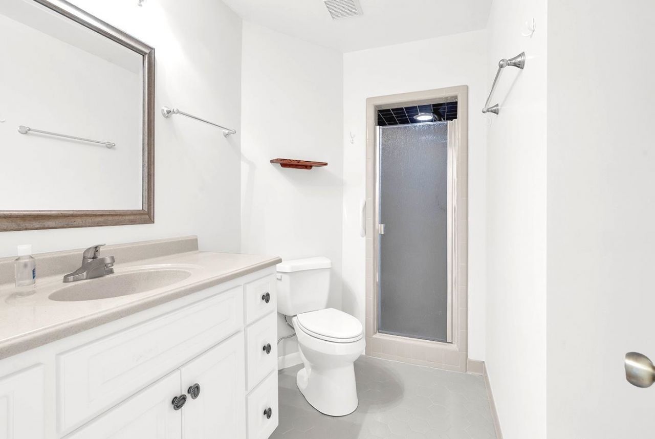 915 Cedarwood Circle  Photo 14