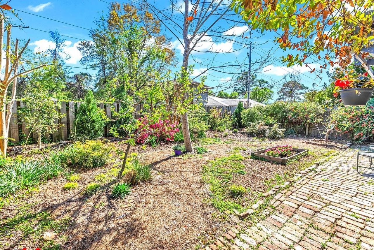 915 Cedarwood Circle  Photo 16