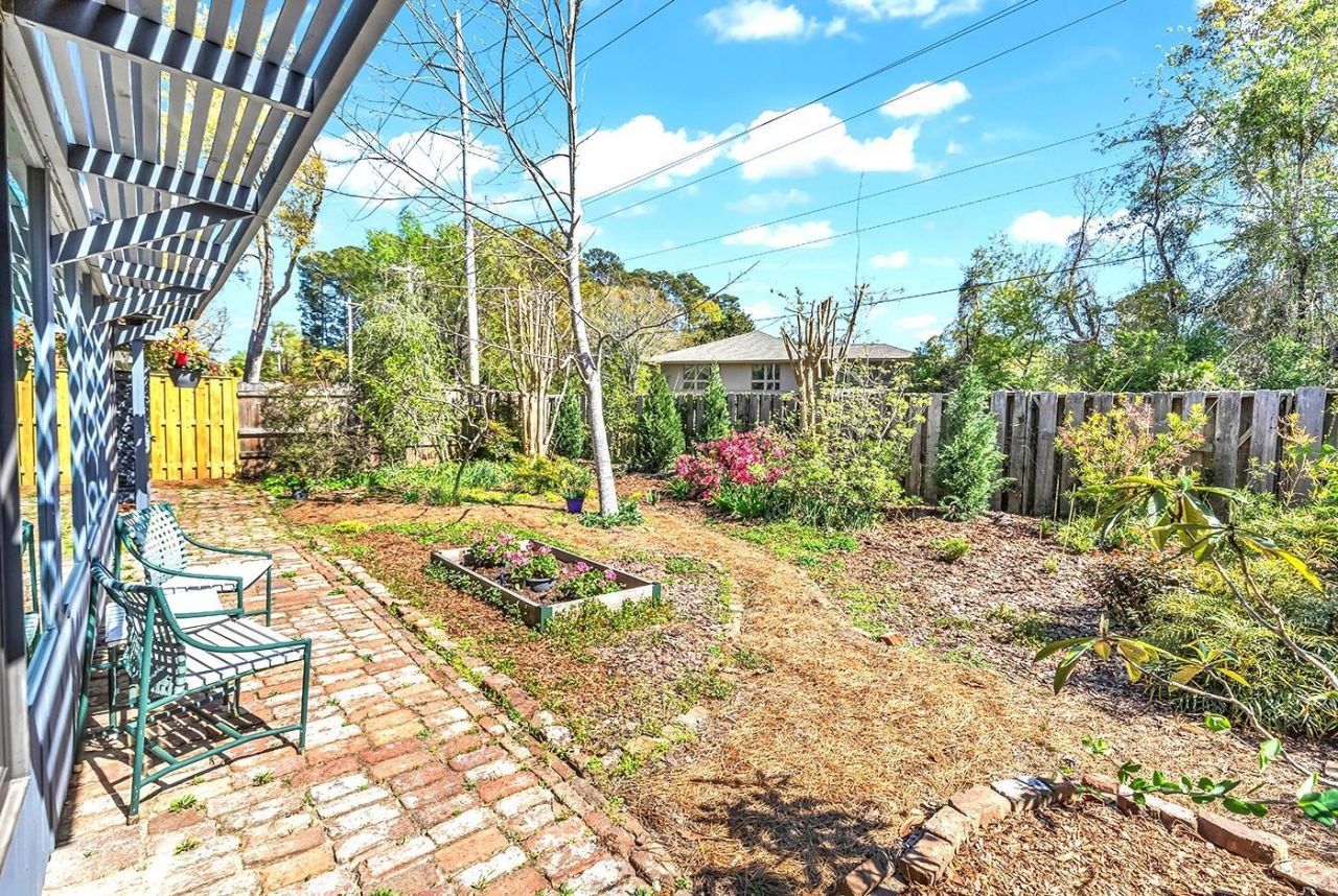 915 Cedarwood Circle  Photo 17