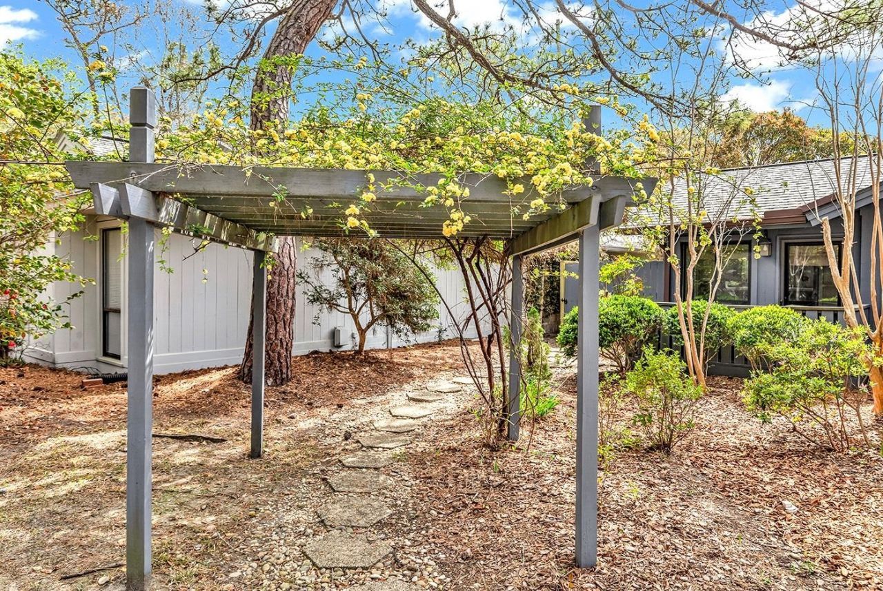 915 Cedarwood Circle  Photo 21