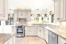 915 Cedarwood Circle  photo 4