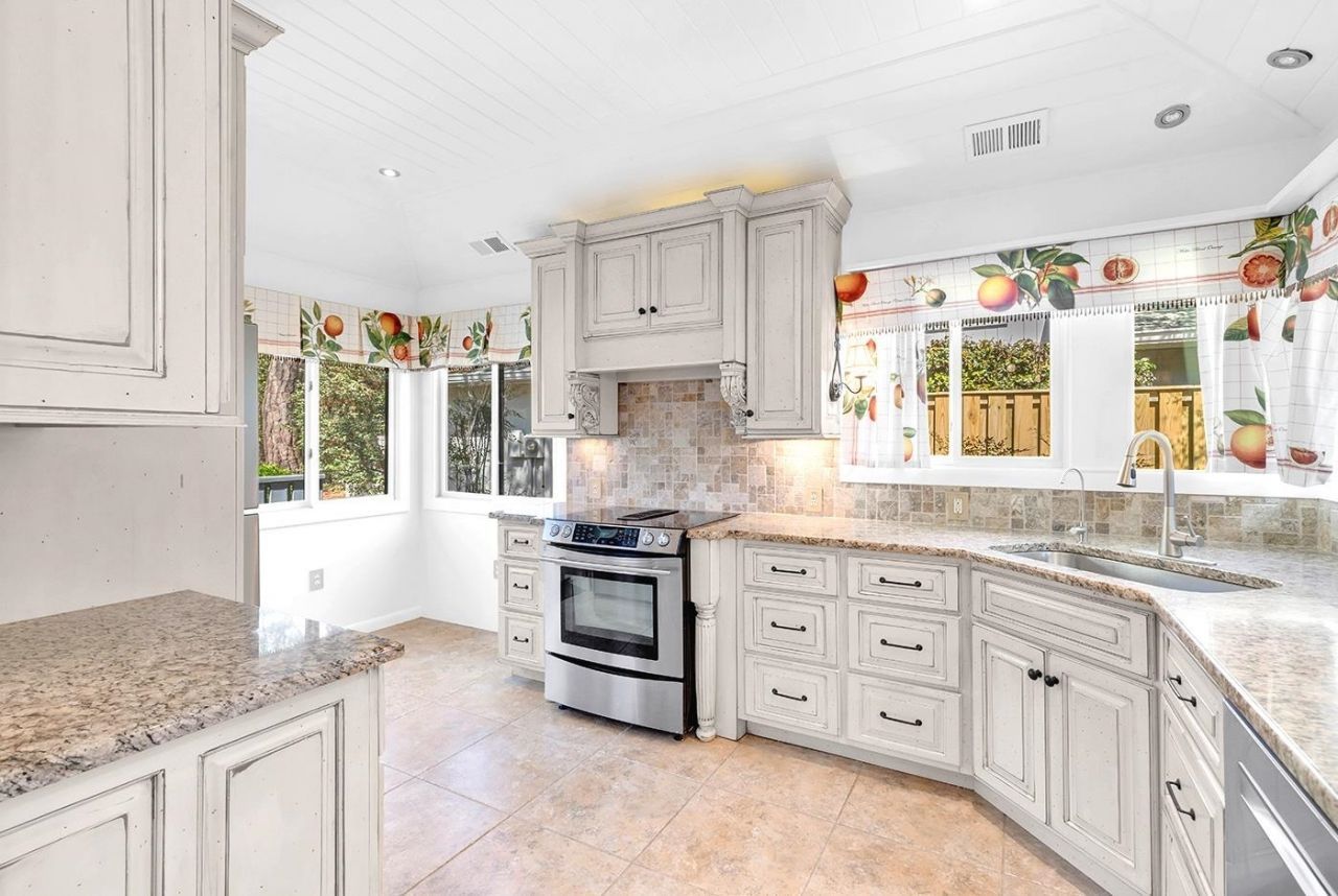 915 Cedarwood Circle  Photo 6