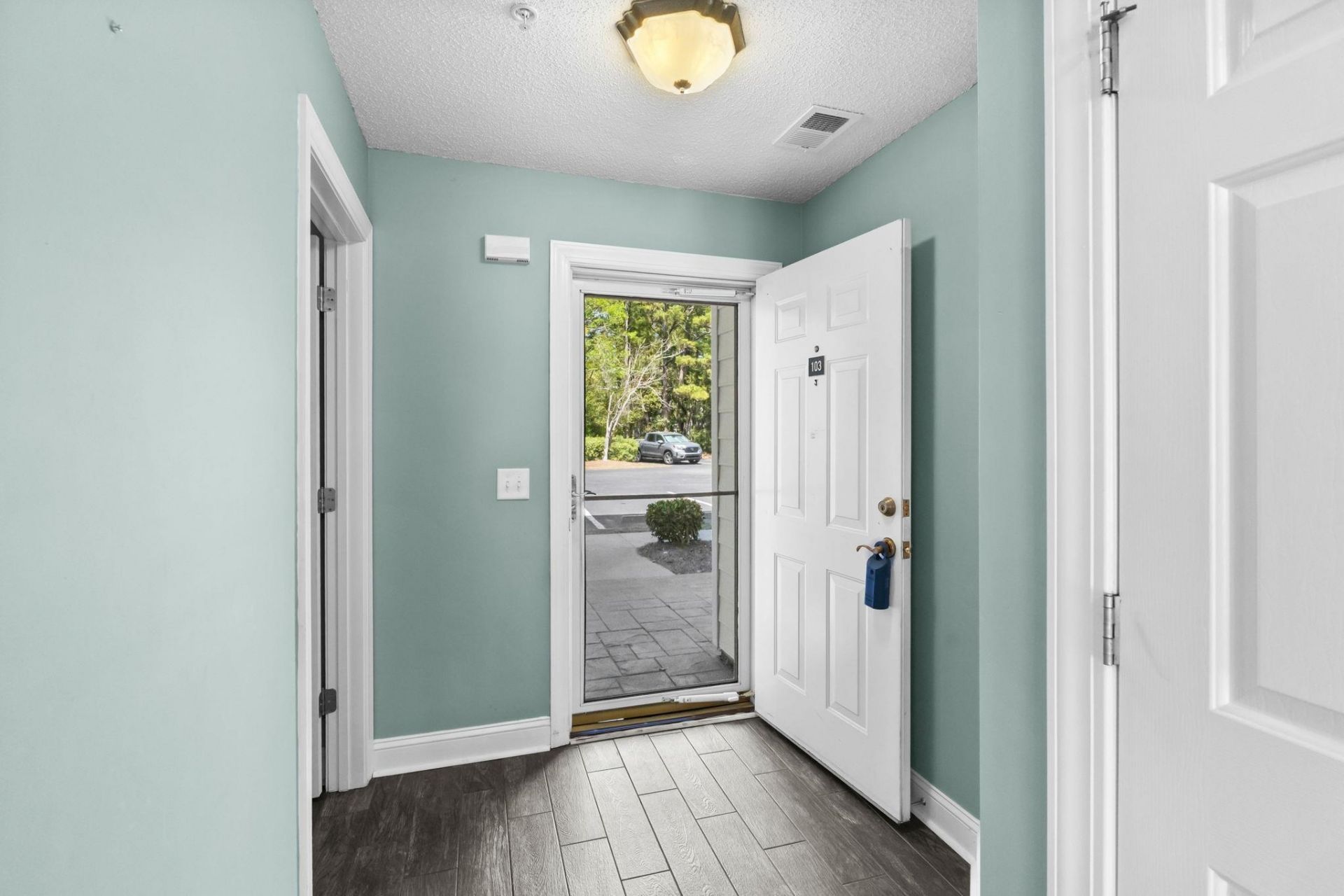 627 Woodmoor Dr.  Photo 9