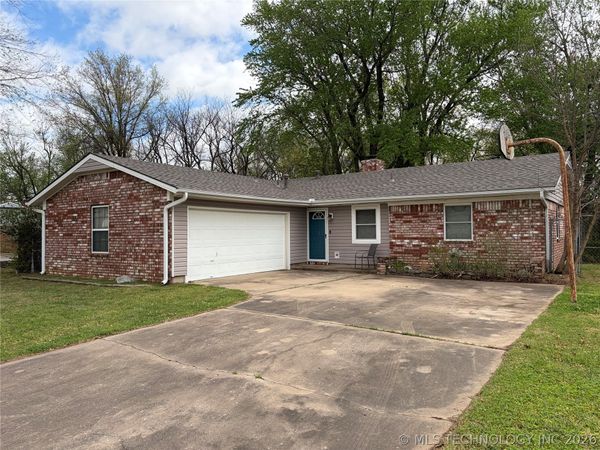 1845 Surrey Drive , Pryor, OK 74361