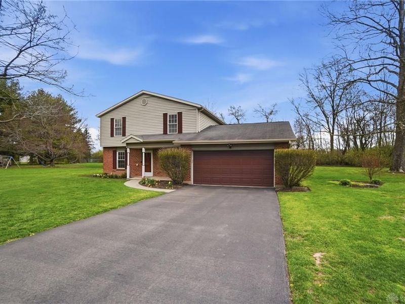 2255 Woodstock Court, Troy, OH 45373 Photo 3