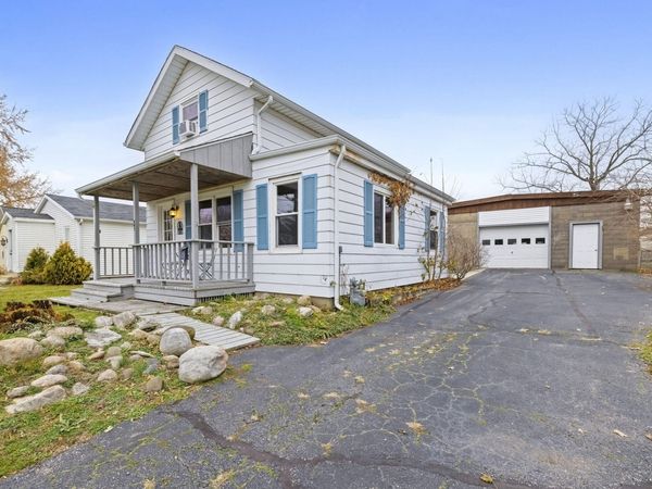 607 Sherwood Avenue, Three Oaks, MI 49128