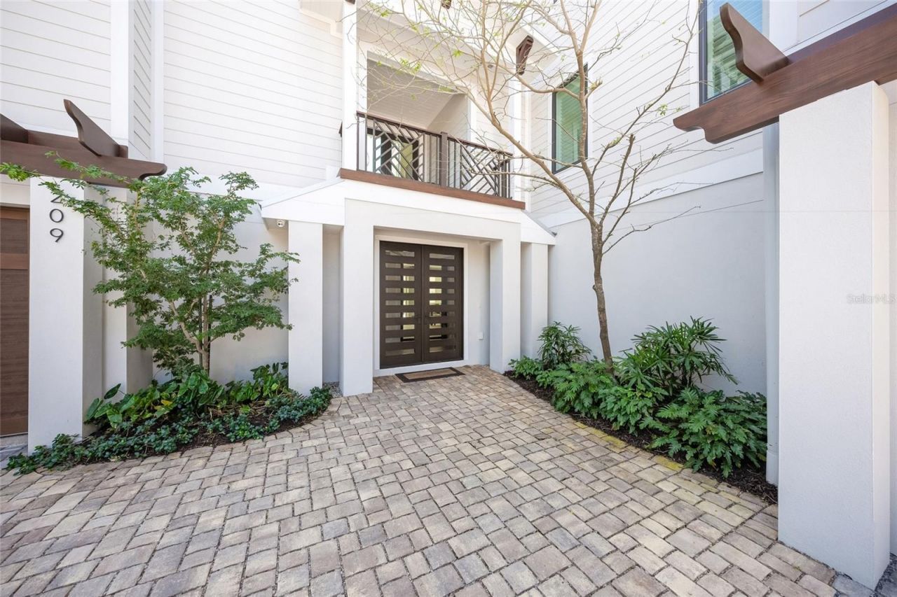 209 Willow Avenue, Anna Maria, FL 34216 Photo