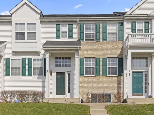 621 Lincoln Station Drive, Oswego, IL 60543