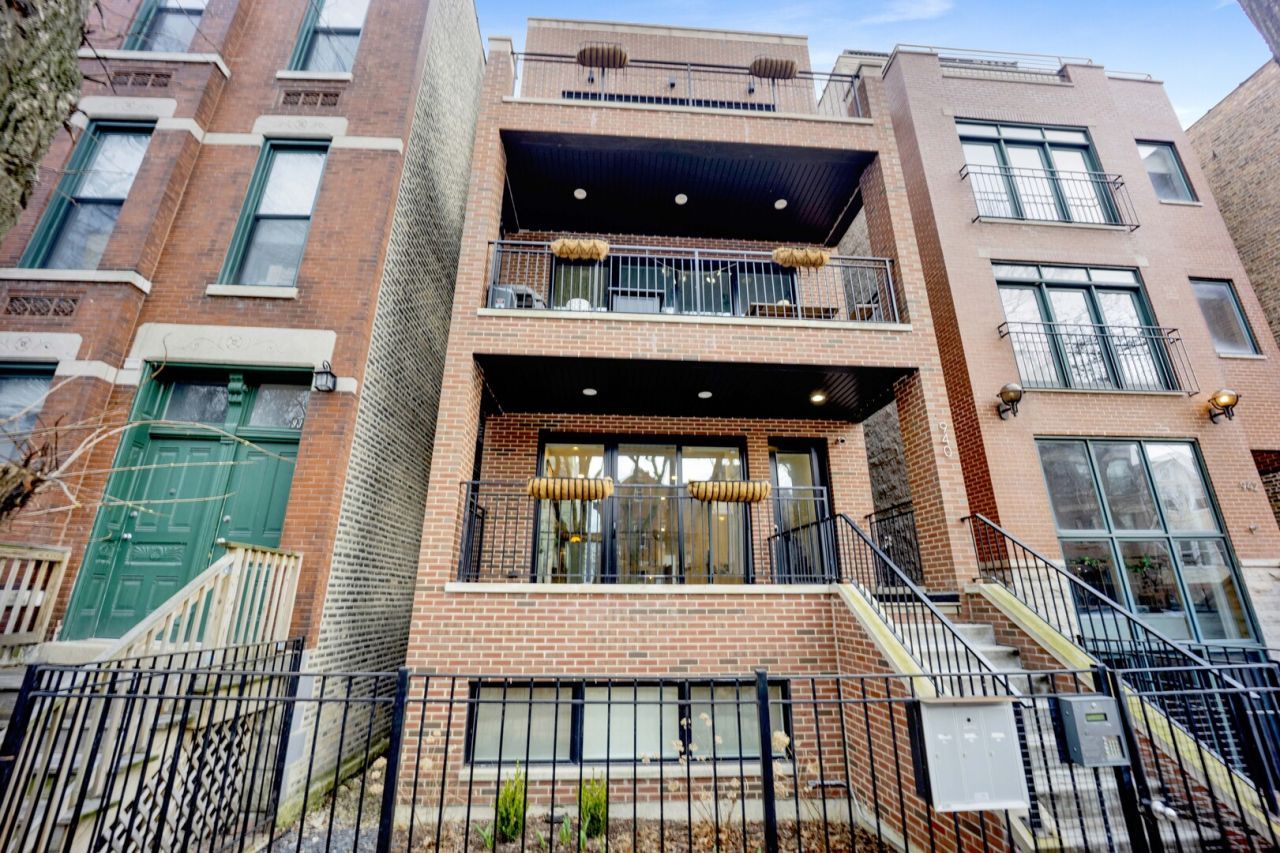 940 N Wolcott Avenue, Unit 1, Chicago, IL 60622 Main Photo