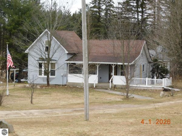 7439 22 1/2 Road E, Manton, MI 49663