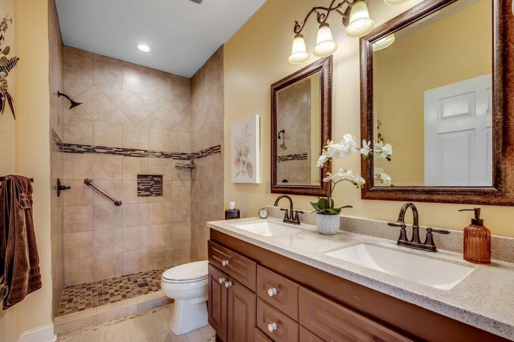 4894 Luster Leaf Circle Photo 13