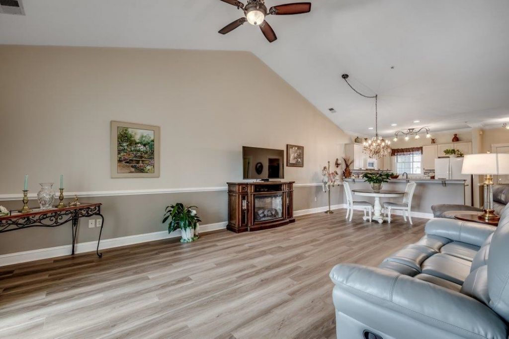 4894 Luster Leaf Circle Photo 4