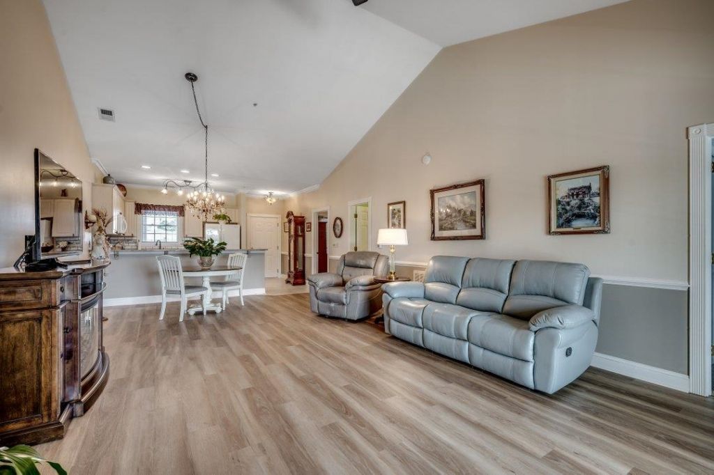 4894 Luster Leaf Circle Photo 5