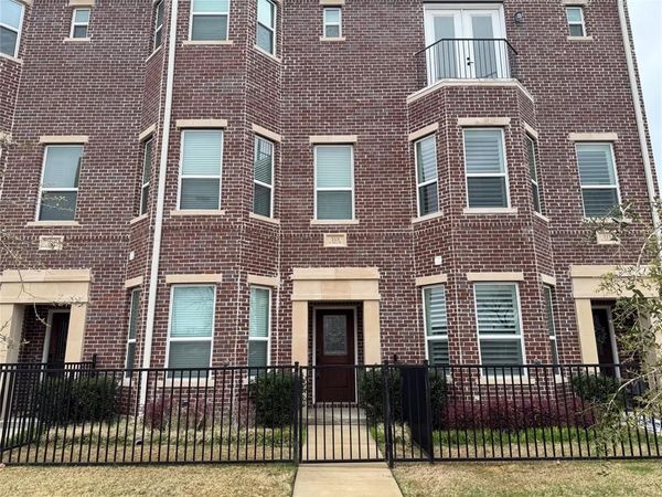 313 N Mill Street , Lewisville, TX 75057