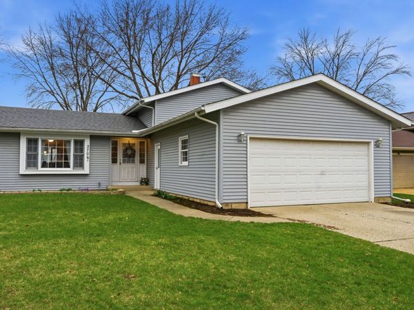 3706 W Bradley Court, McHenry, IL 60050