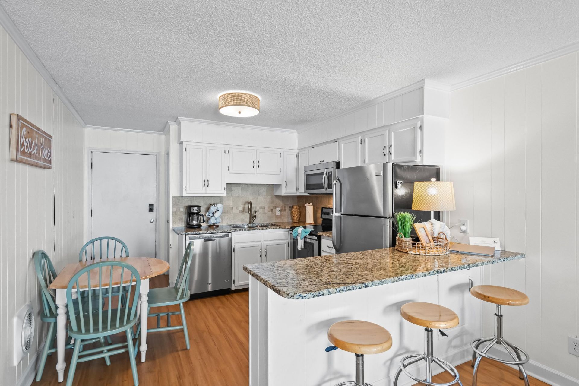 9520 Shore Dr. Photo 22