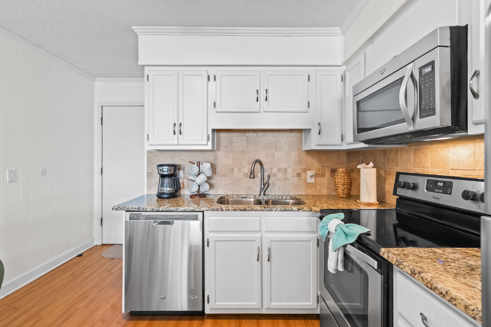 9520 Shore Dr. Photo 25