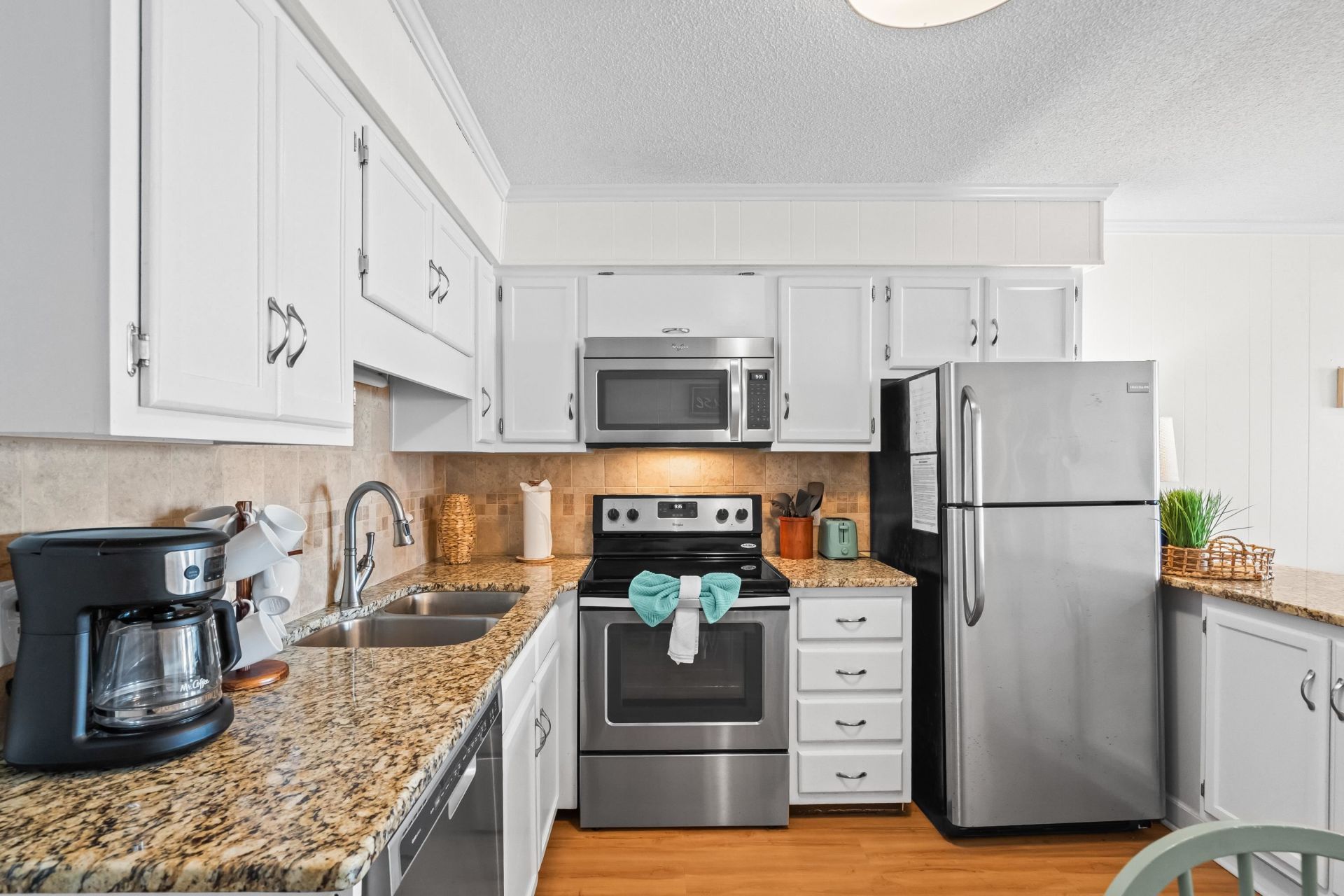 9520 Shore Dr. Photo 26