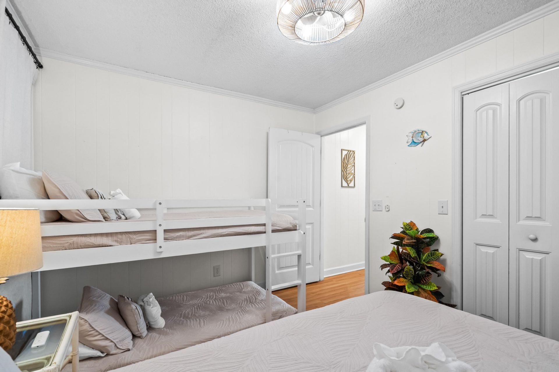 9520 Shore Dr. Photo 40