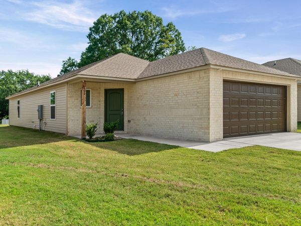 802 Gussy Lane, Benton, AR 72019
