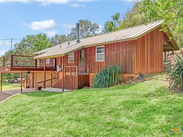 1300 Keller Lane , Seguin, TX 78155