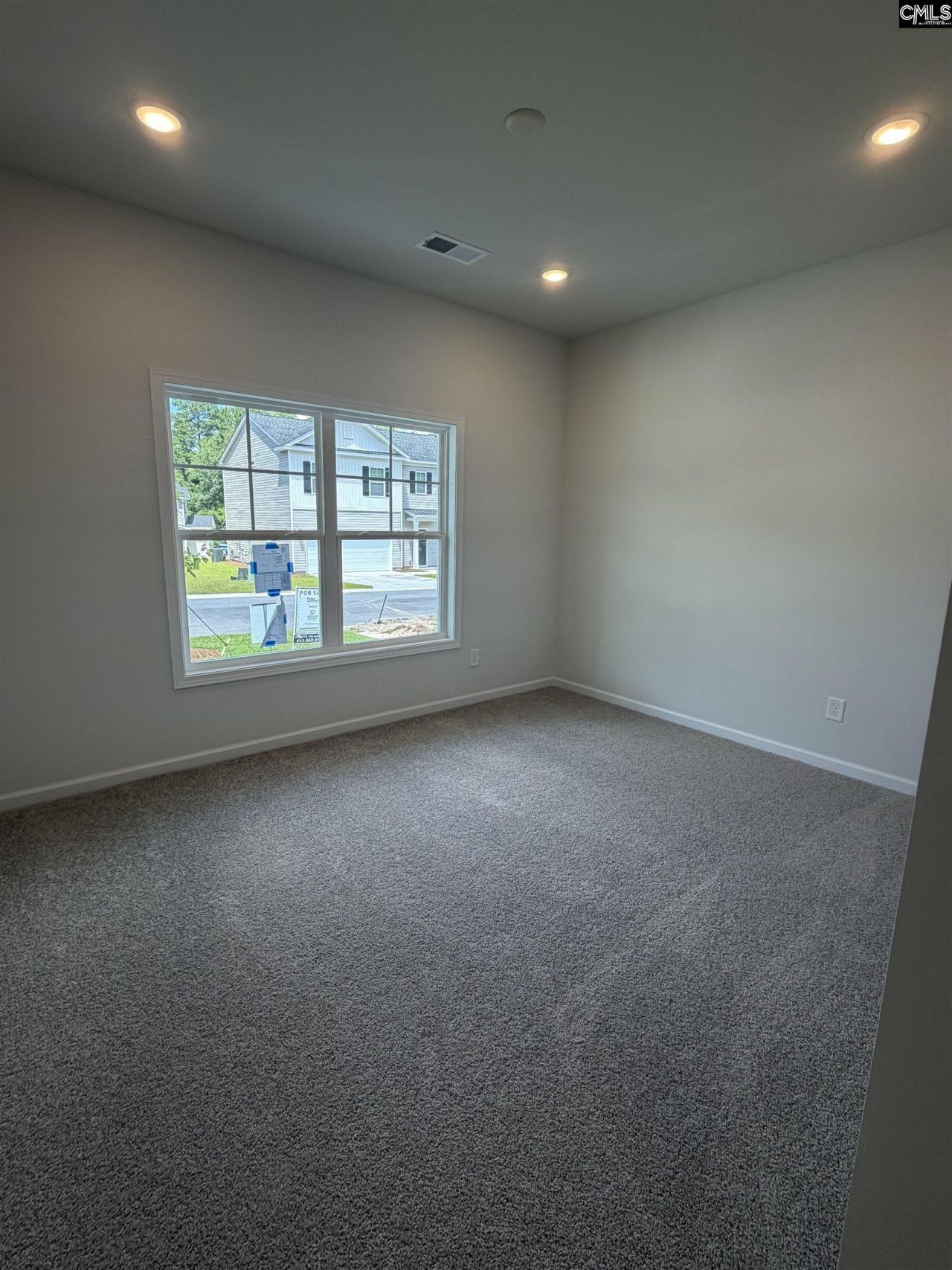 757 Samantha Street Photo 11