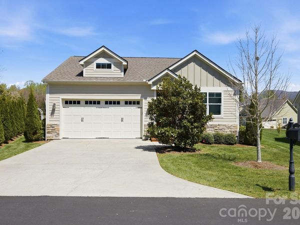 82 Blacksmith Run Drive, Hendersonville, NC 28792