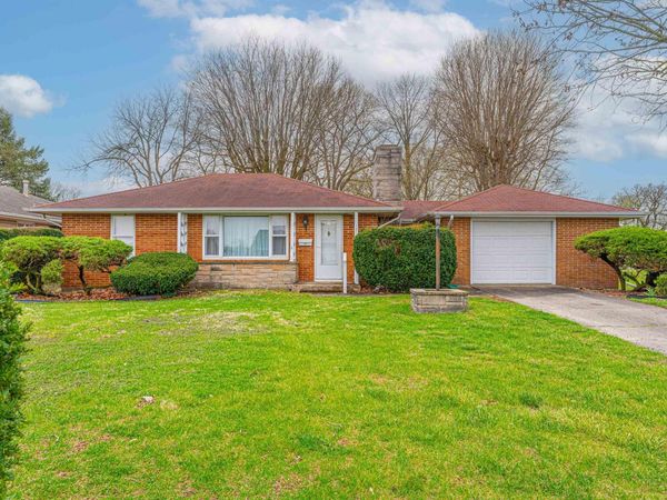 1717 PEKIN Street, Lincoln, IL 62656