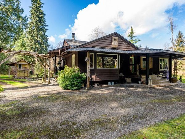 8131 Macartney Dr, Fanny Bay, BC V0R 1W0