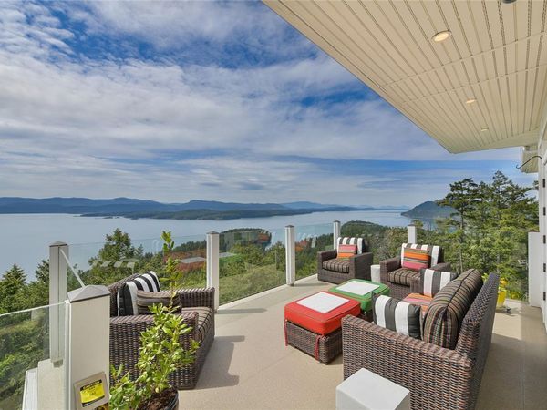 356 East West Rd, Mayne Island, BC V0N 2J2