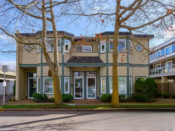 9725 Fourth St , Unit 204, Sidney, BC V8L 2Y8