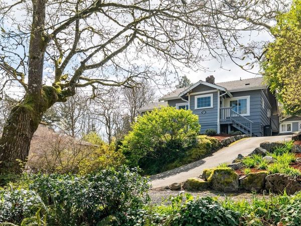 981 Violet Ave , Saanich, BC V8Z 2R7