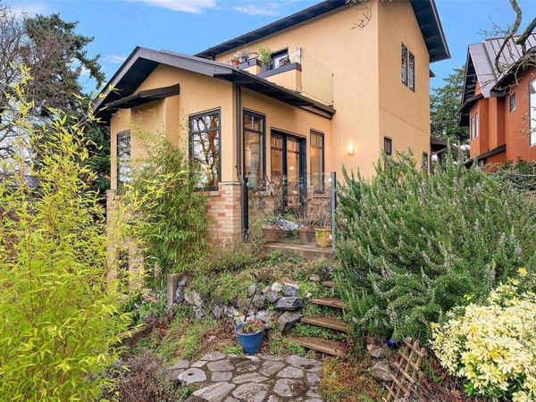 849 Dunsmuir Rd, Unit 3, Esquimalt, BC V9A 5B8