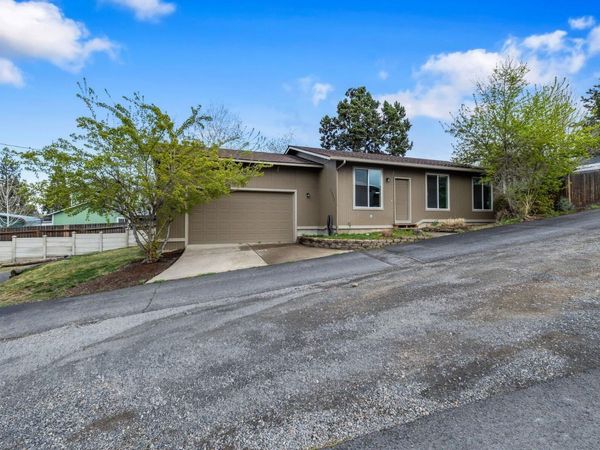 1331 NE Butler Market Road, Bend, OR 97701