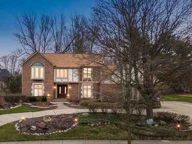 2291 Red Maple Drive, Troy, MI 48098