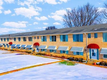 27094 Sandy Hill Ln, Lyon Twp, MI 48165