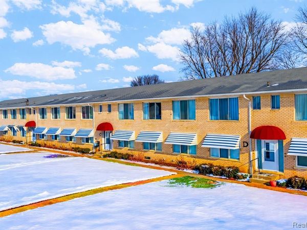 27094 Sandy Hill Ln, Lyon Twp, MI 48165