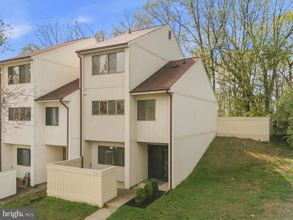 1750 Powder Horn Terrace, Woodbridge, VA 22191 Main Photo