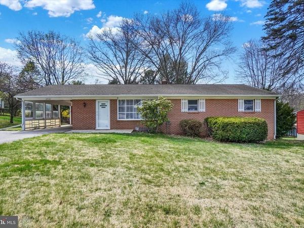 2710 WHITNEY DRIVE, YORK, PA 17402