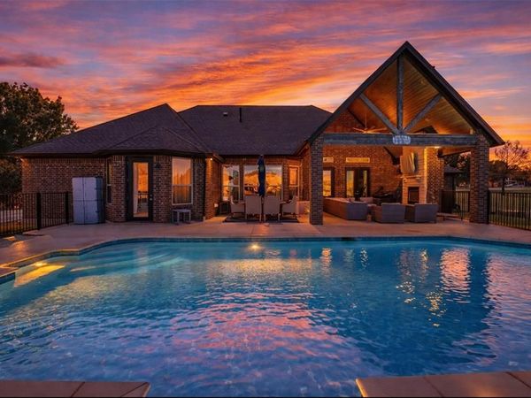 2009 Tree Top Court, Granbury, TX 76049