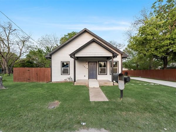 1014 Trinity Street , Cleburne, TX 76031