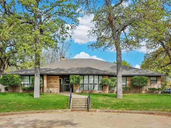 108 E Evans Street, Saint Jo, TX 76265