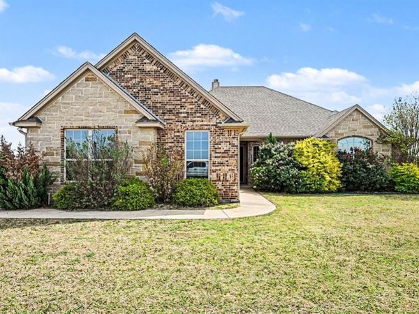 104 Stanford Lane, Springtown, TX 76082