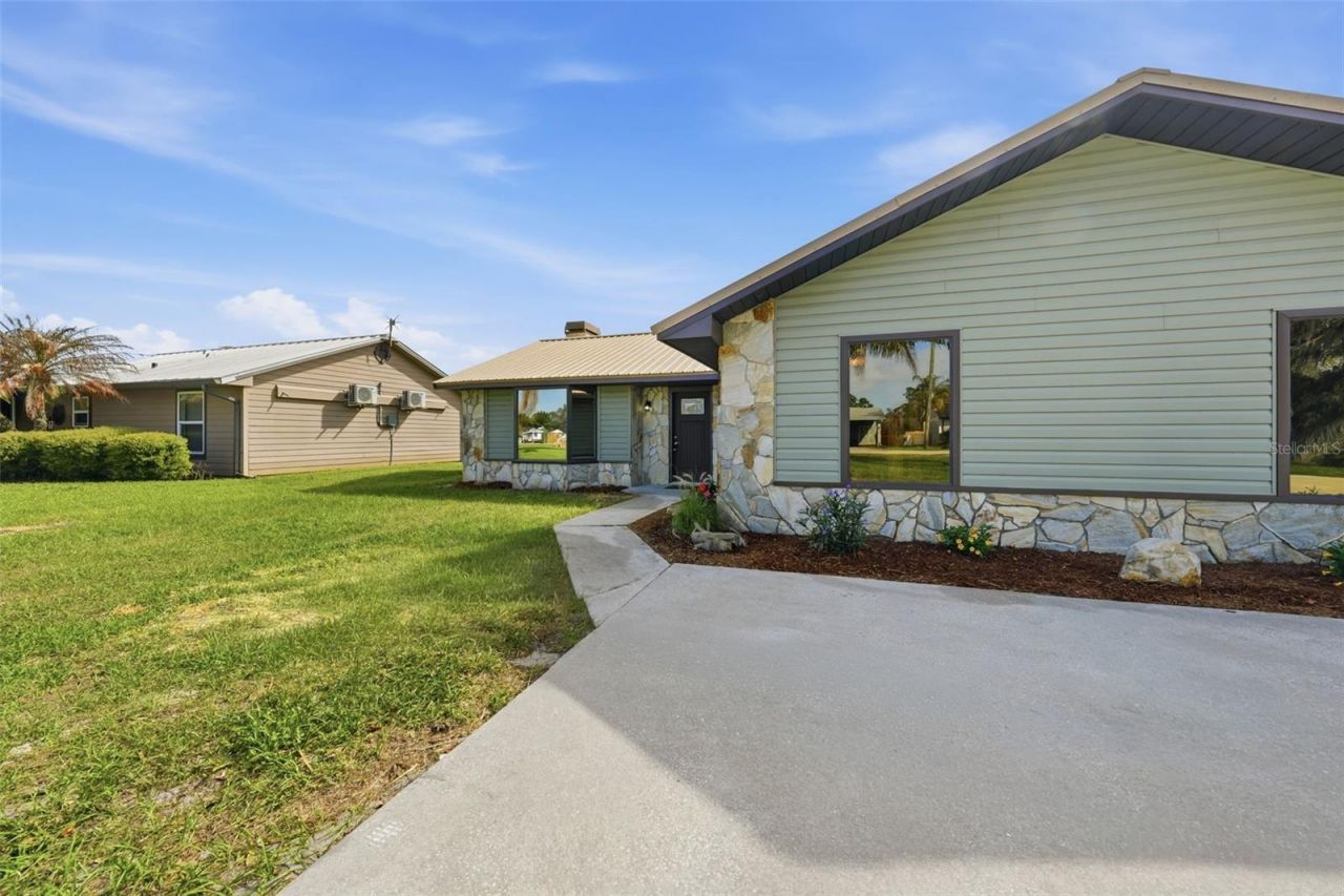 33942 Linda Lane , Leesburg, FL 34788 Photo